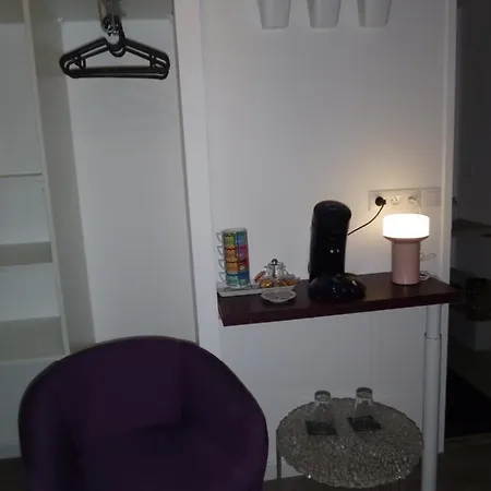 Le Bouddha 贝斯和圣阿纳斯泰斯